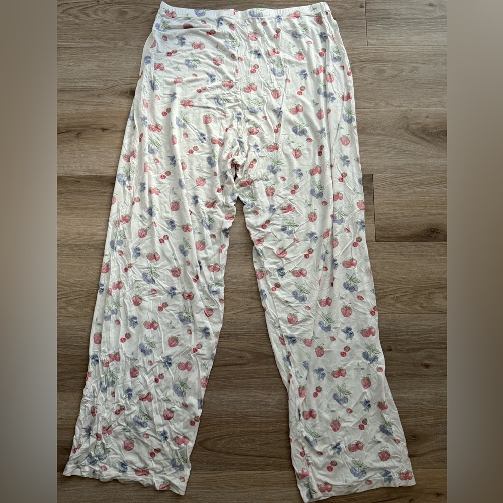 Djerf Avenue Go Slow Summer Berries Pajamas Size XL - Picture 8 of 8